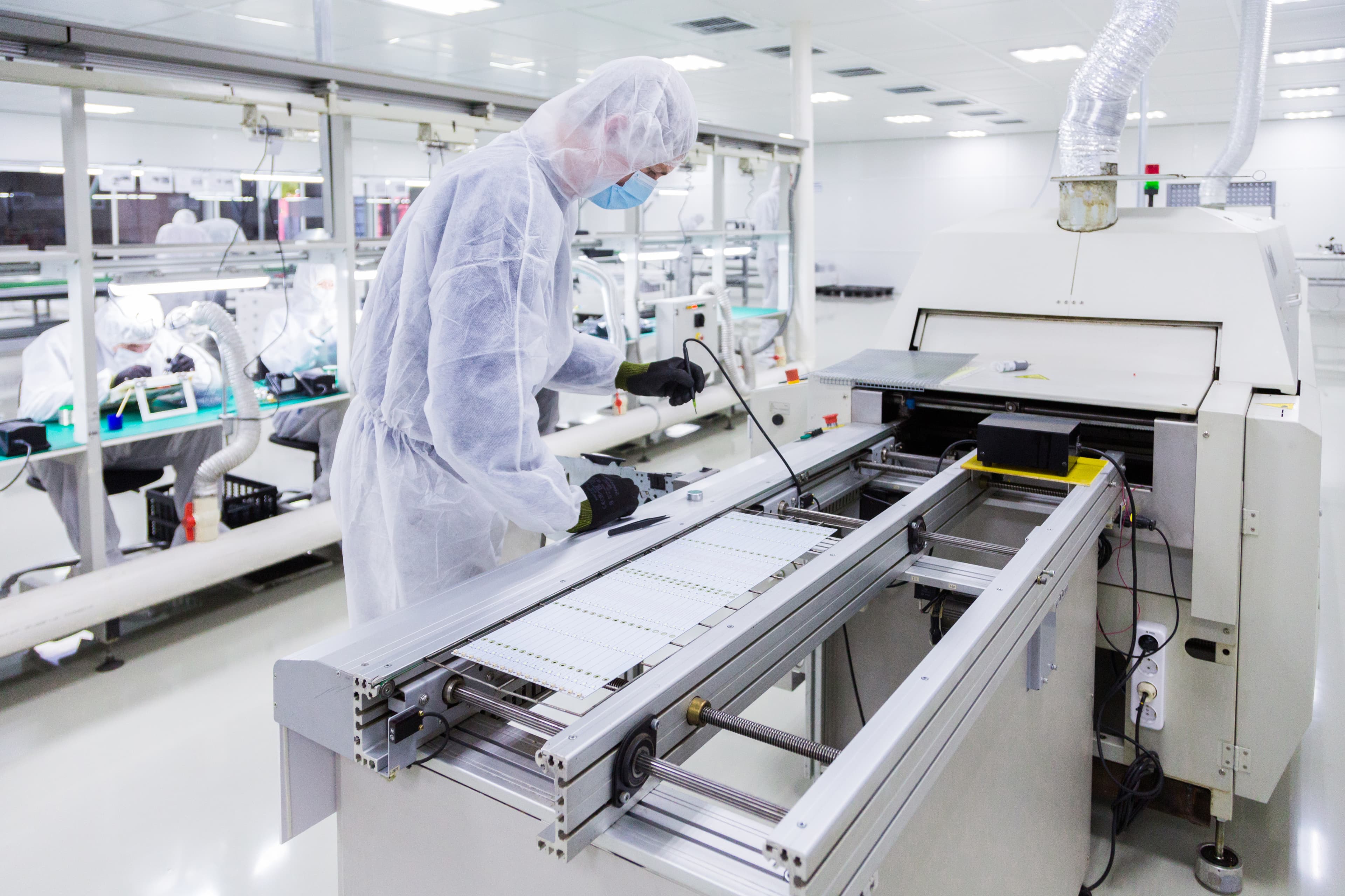Controlled cleanroom medical device precision assembly and quality inspection